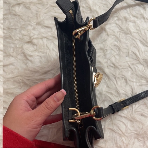 MICHAEL KORS BLACK CROSSBODY - Picture 4 of 6